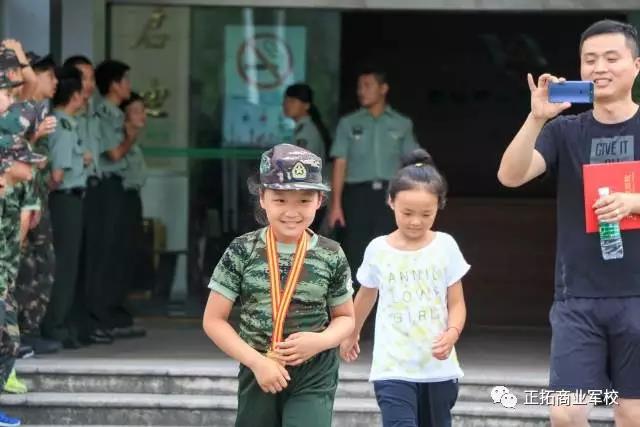 濃濃戰(zhàn)友情，深深軍營愛，戰(zhàn)友，再見！