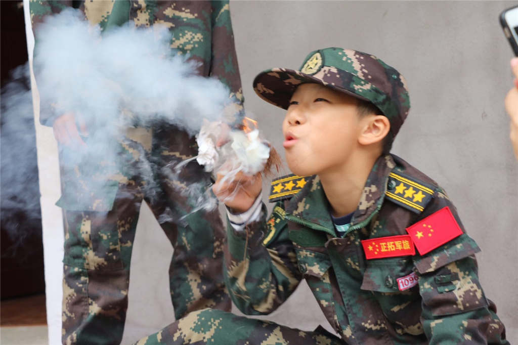 軍營磨礪，戶外生存