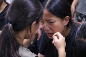 小學生作文：你已經(jīng)快不是我爸爸了，你是手機的爸爸！引無數(shù)家長反思！