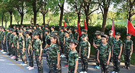 在暑假參加軍事特訓(xùn)營需要帶什么東西?